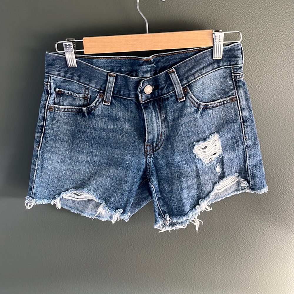 Levi’s mid rise shorts